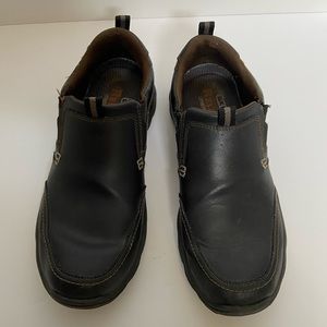 Men Skechers  memory foam size 9